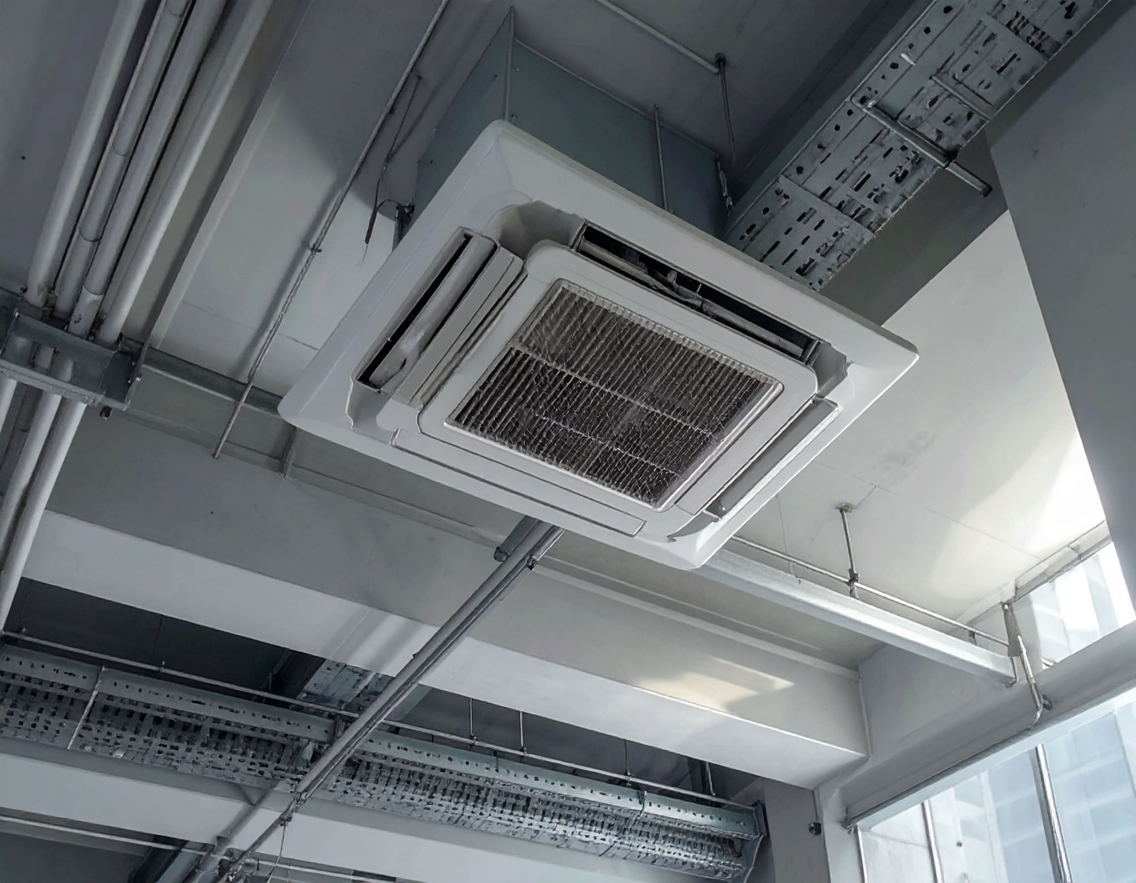 3馬力壁掛型パッケージエアコン 2台設置によるリスク回避